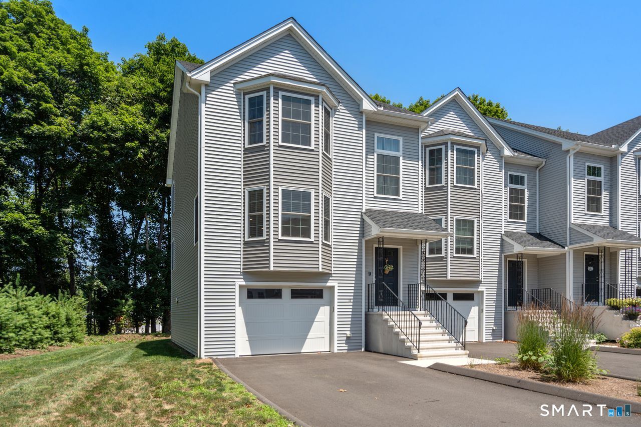 11 Summer Brook Way Seymour CT 06483