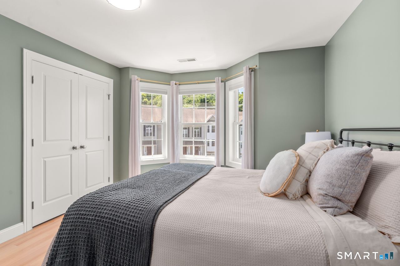11 Summer Brook Way Seymour CT 06483