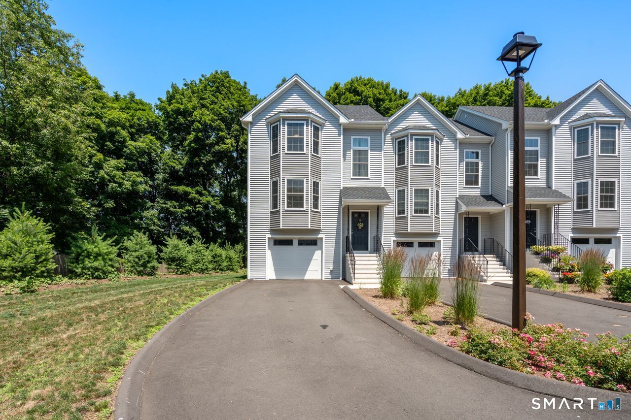 11 Summer Brook Way Seymour CT 06483