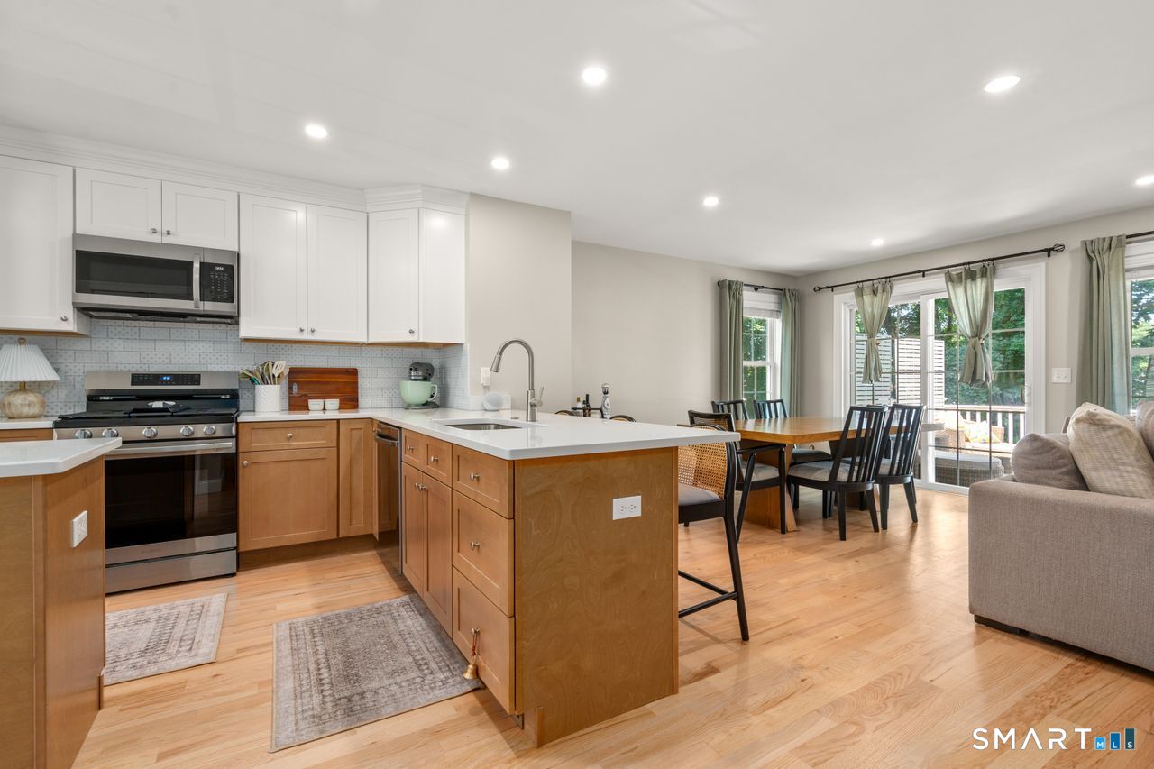 11 Summer Brook Way Seymour CT 06483