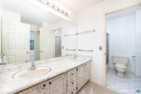 16 Tunxis Village Farmington CT 06032
