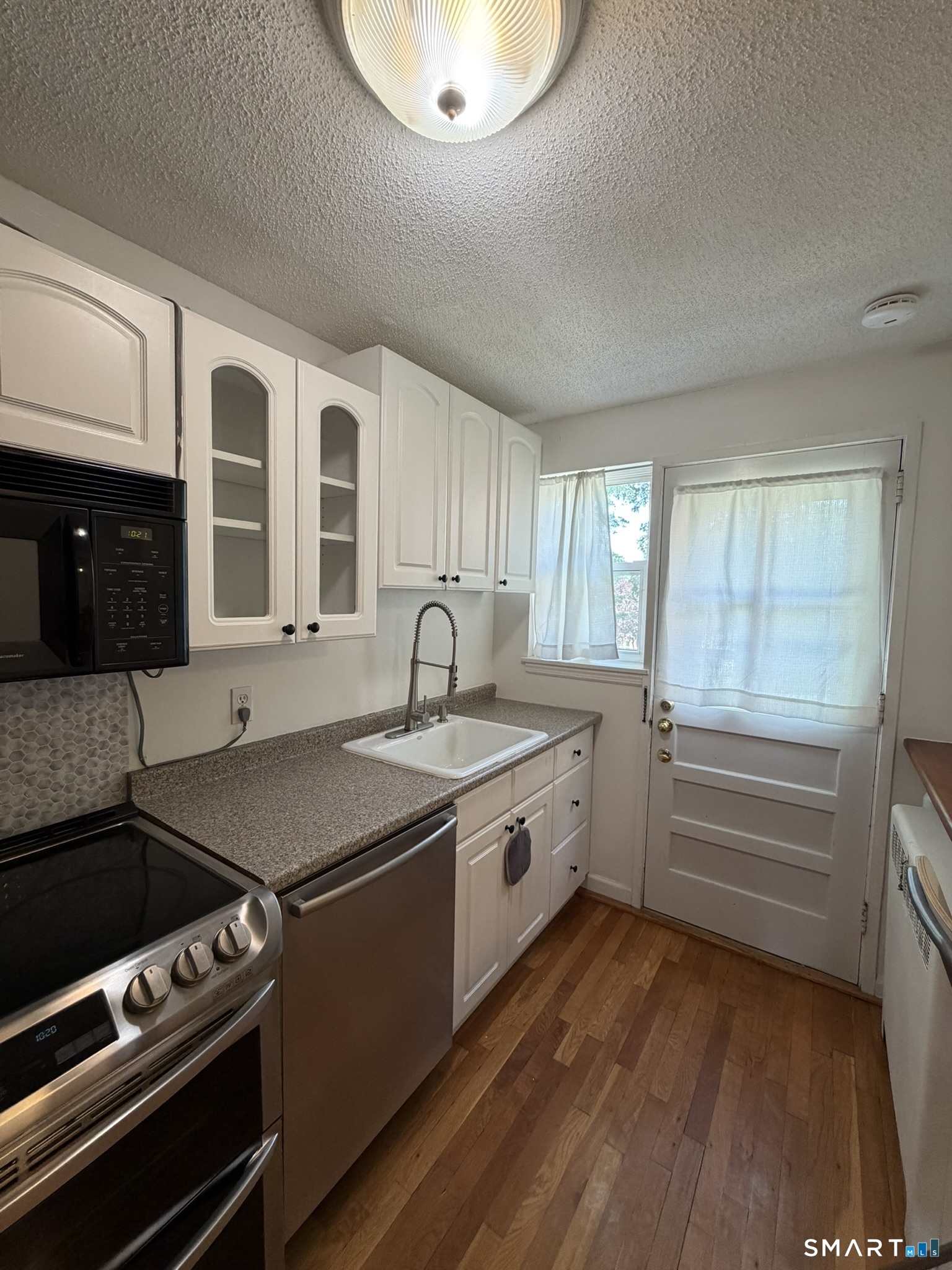 61 Arnold Way West Hartford CT 06119