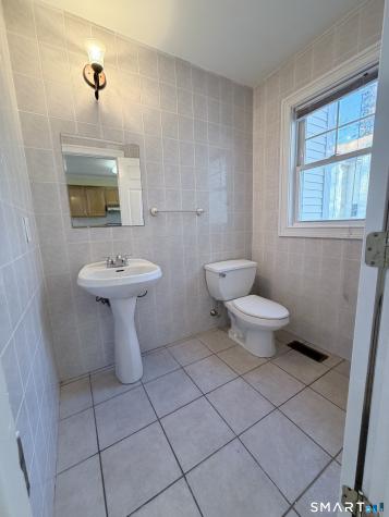 527 West Thames Street Norwich CT 06360