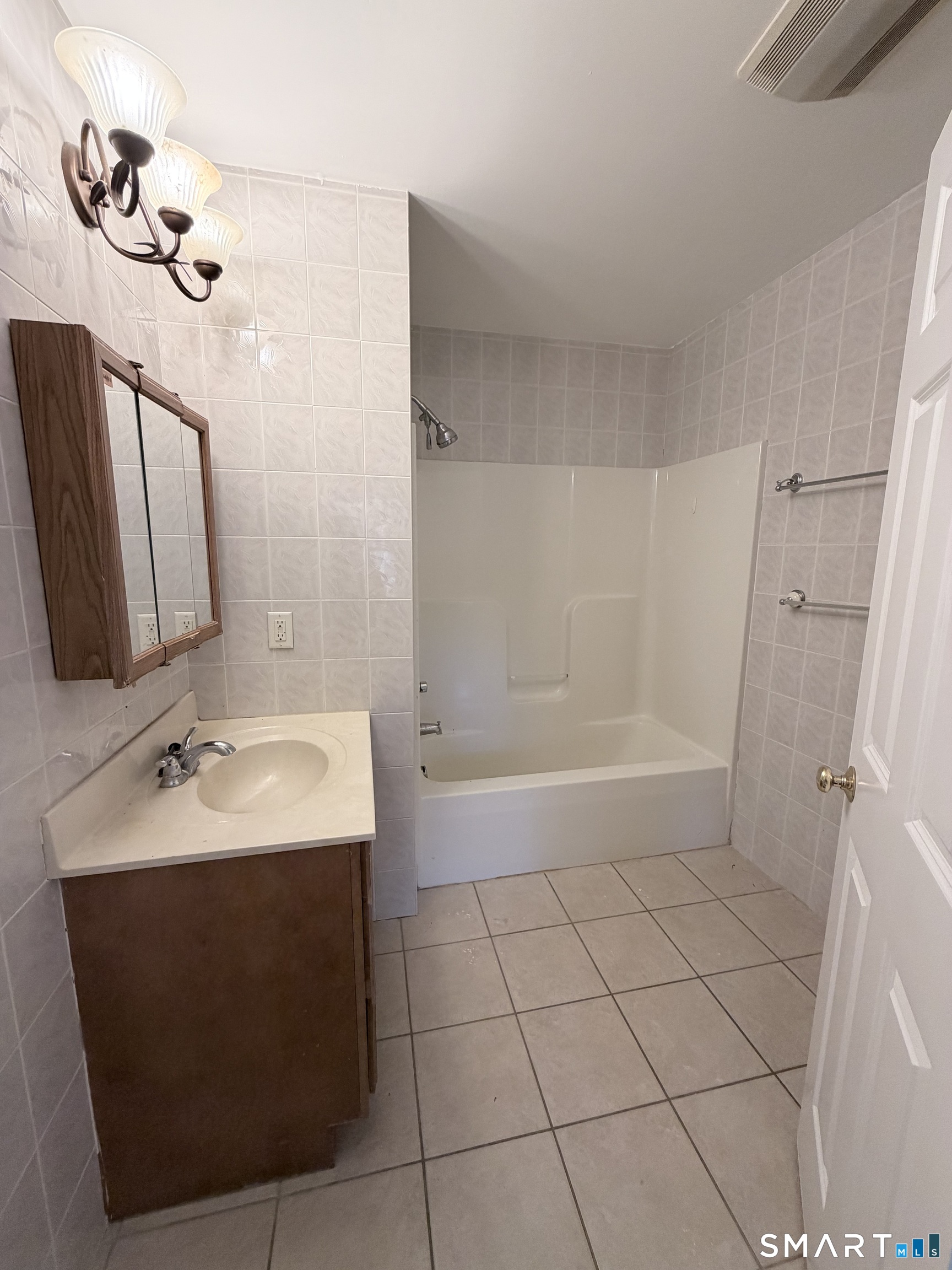 527 West Thames Street Norwich CT 06360