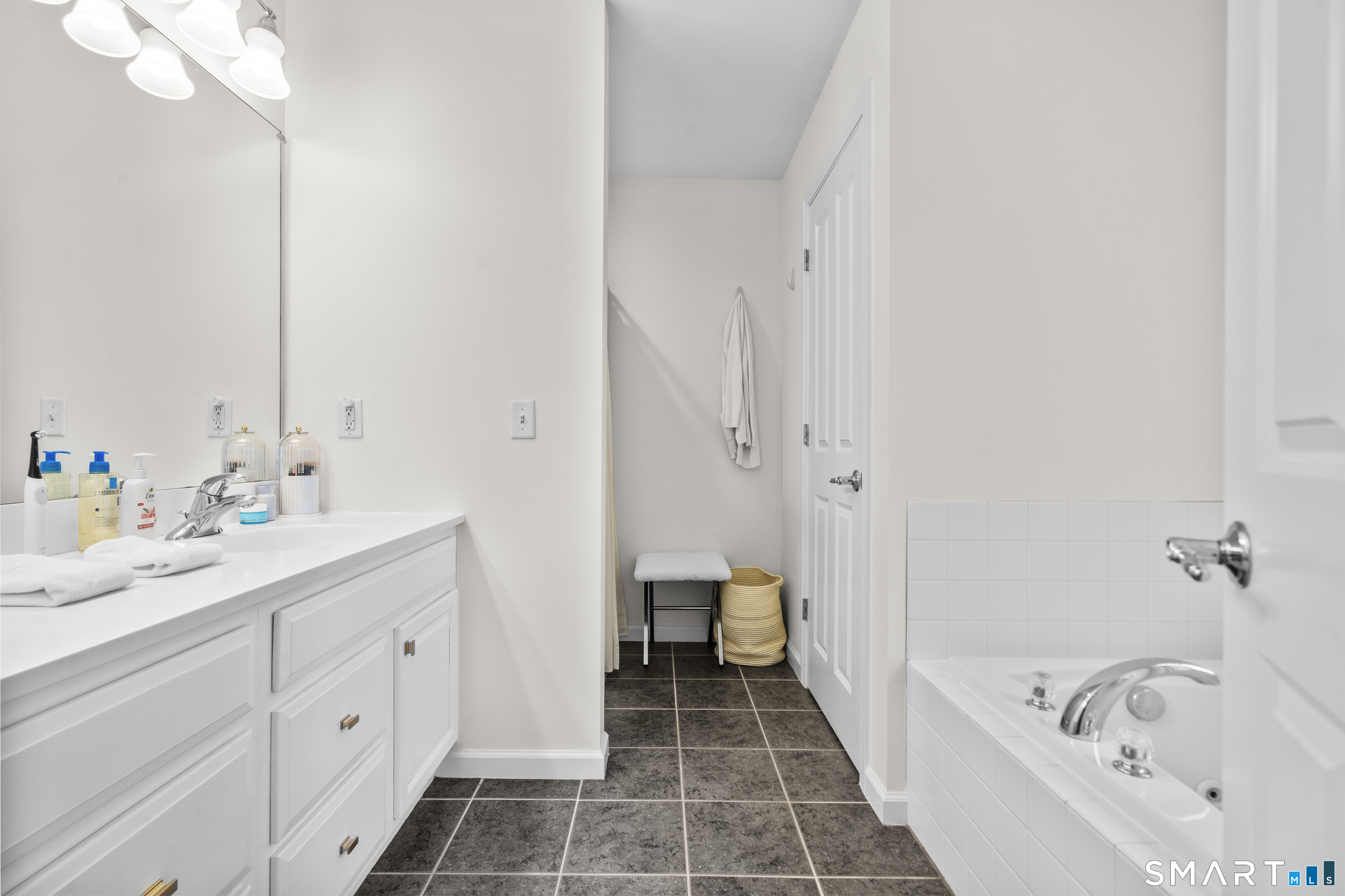 89 Sterling Drive Newington CT 06111