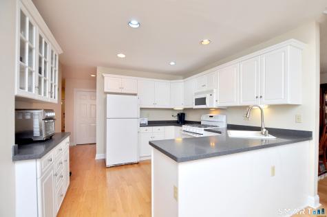 8 Centerbrook Court Avon CT 06001