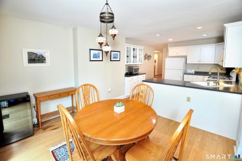 8 Centerbrook Court Avon CT 06001
