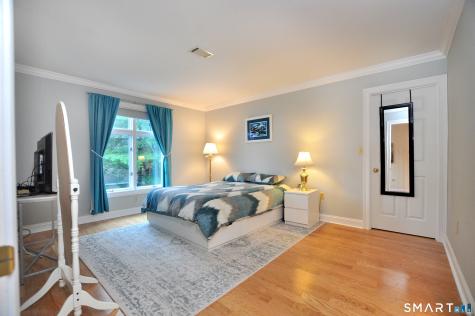 8 Centerbrook Court Avon CT 06001