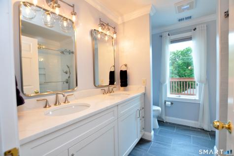 8 Centerbrook Court Avon CT 06001