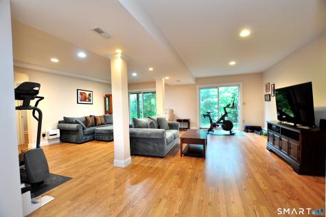 8 Centerbrook Court Avon CT 06001