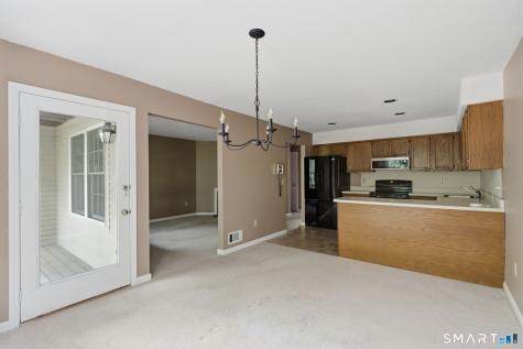 102 Crown Ridge Newington CT 06111