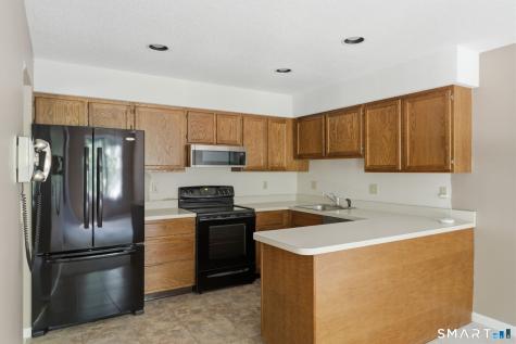 102 Crown Ridge Newington CT 06111
