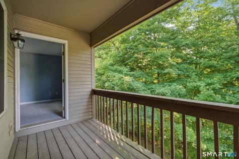 102 Crown Ridge Newington CT 06111