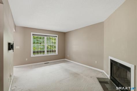 102 Crown Ridge Newington CT 06111
