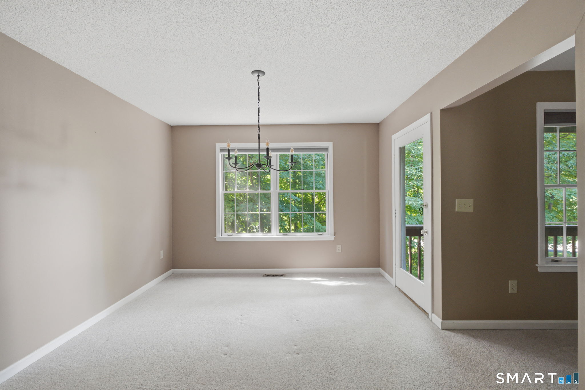 102 Crown Ridge Newington CT 06111