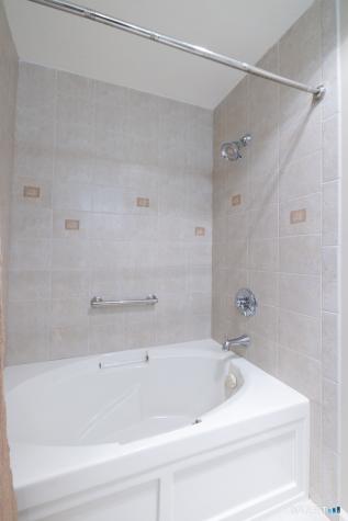 75 Tunxis Village Farmington CT 06032
