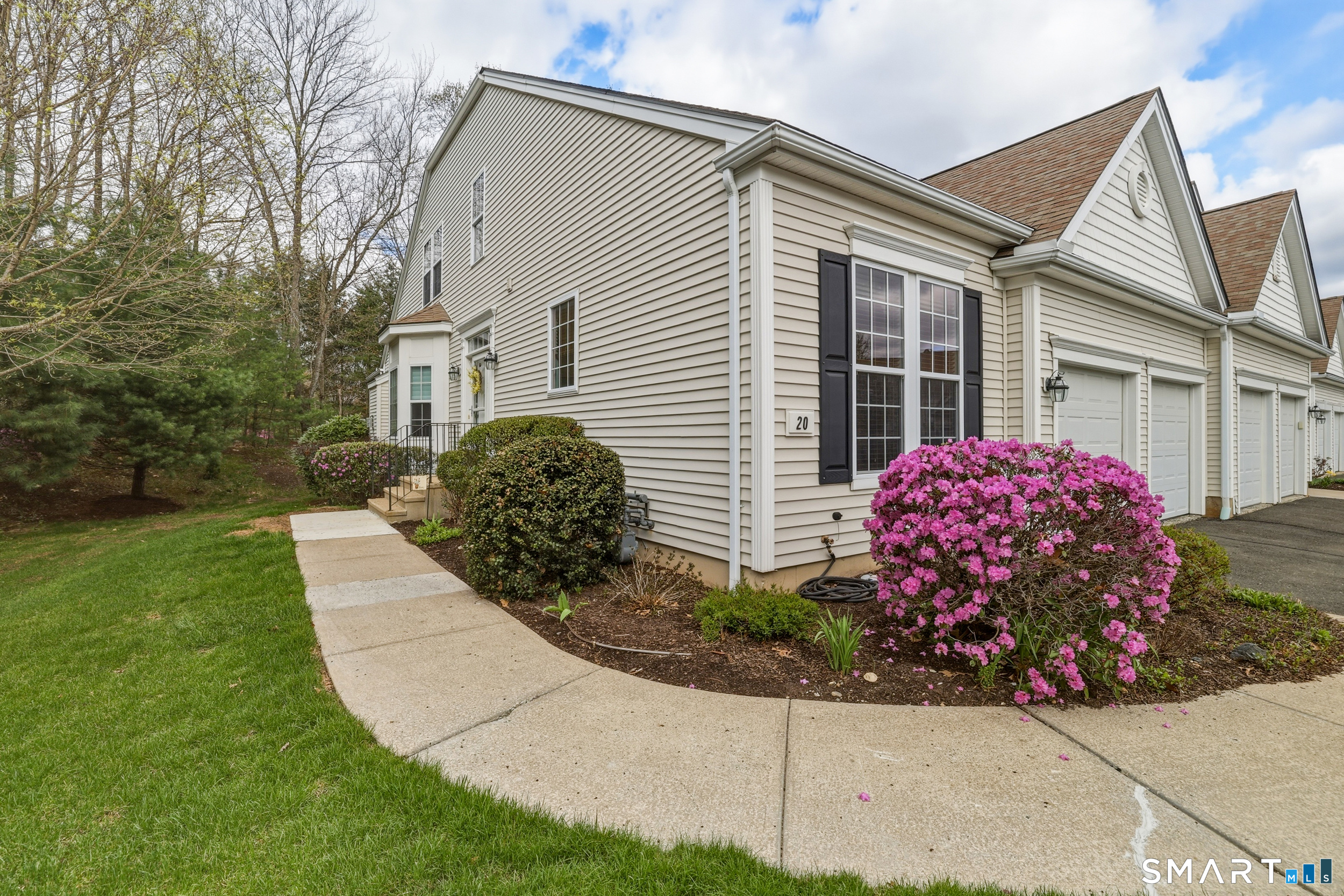 20 Meadowview Court Canton CT 06019