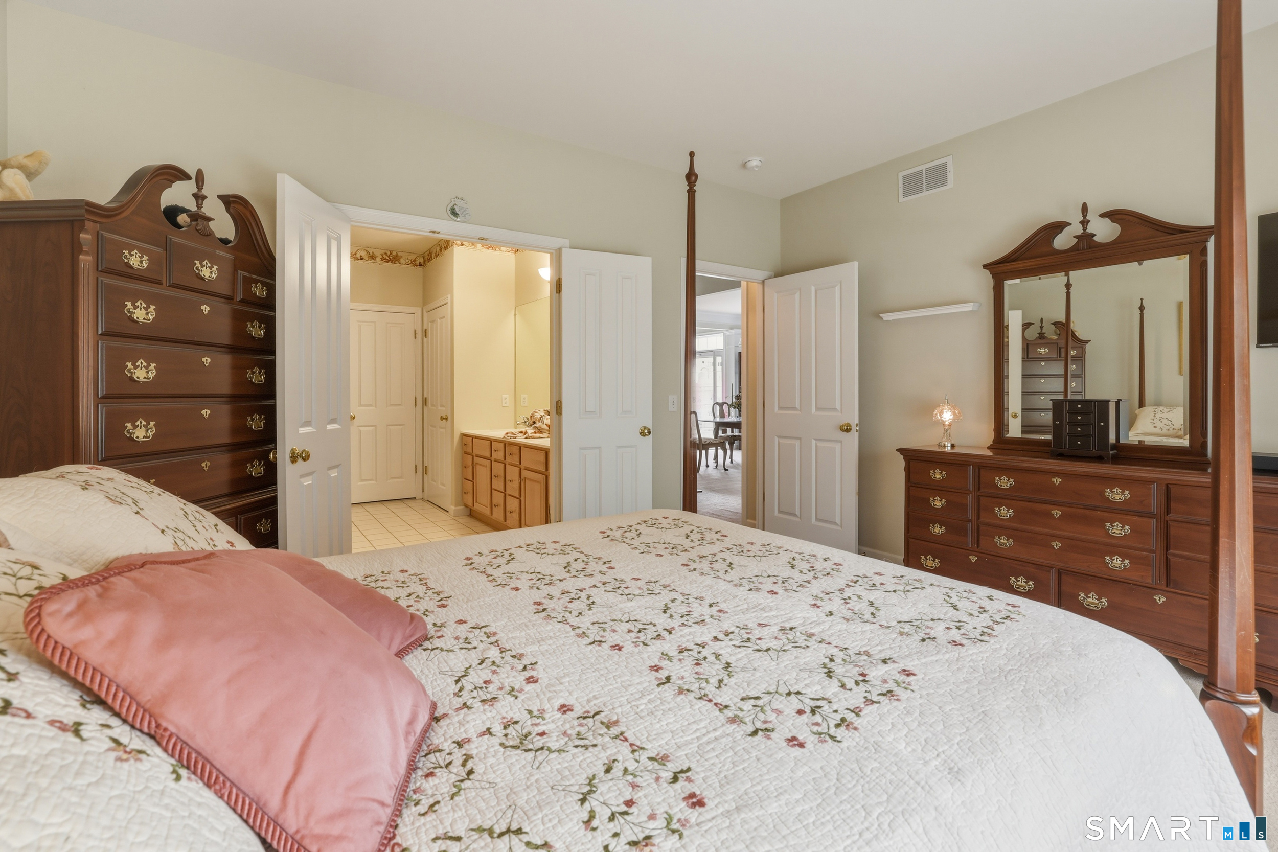 20 Meadowview Court Canton CT 06019