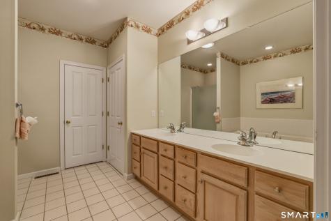 20 Meadowview Court Canton CT 06019