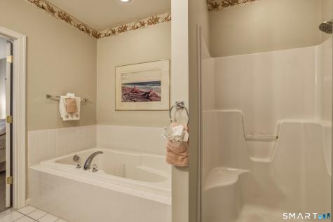 20 Meadowview Court Canton CT 06019