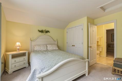 20 Meadowview Court Canton CT 06019