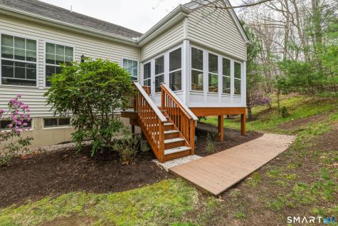 20 Meadowview Court Canton CT 06019