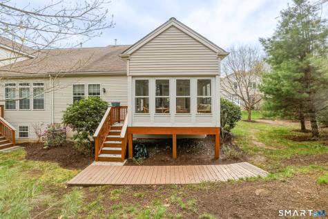20 Meadowview Court Canton CT 06019