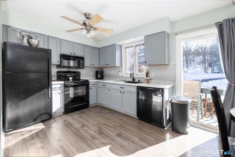 32 Woodland Court Meriden CT 06450