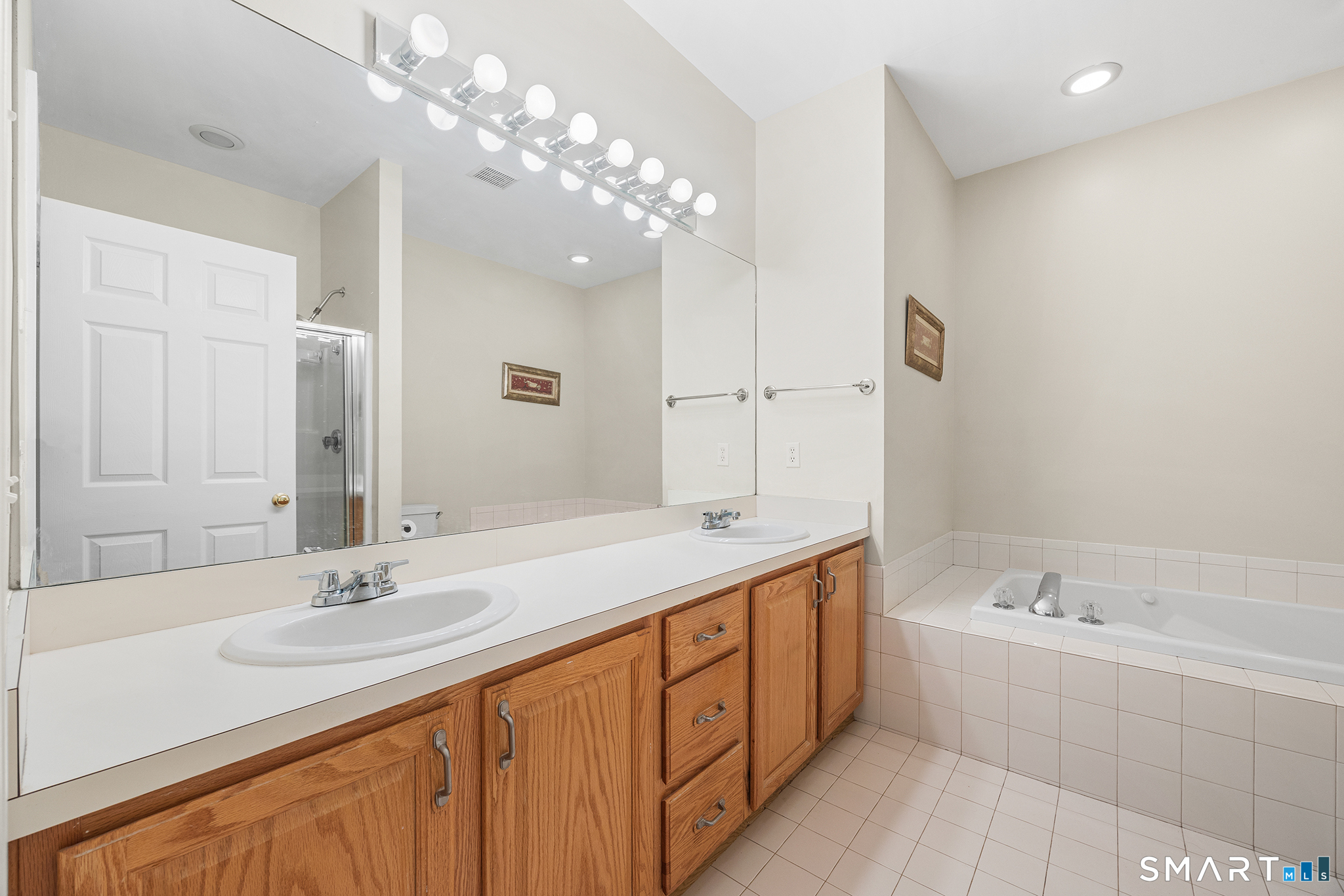 73 Summerfield Gardens Shelton CT 06484