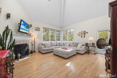 73 Summerfield Gardens Shelton CT 06484