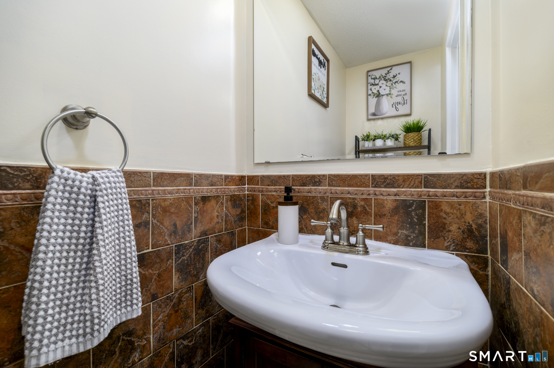 58 Patricia Road Bridgeport CT 06606