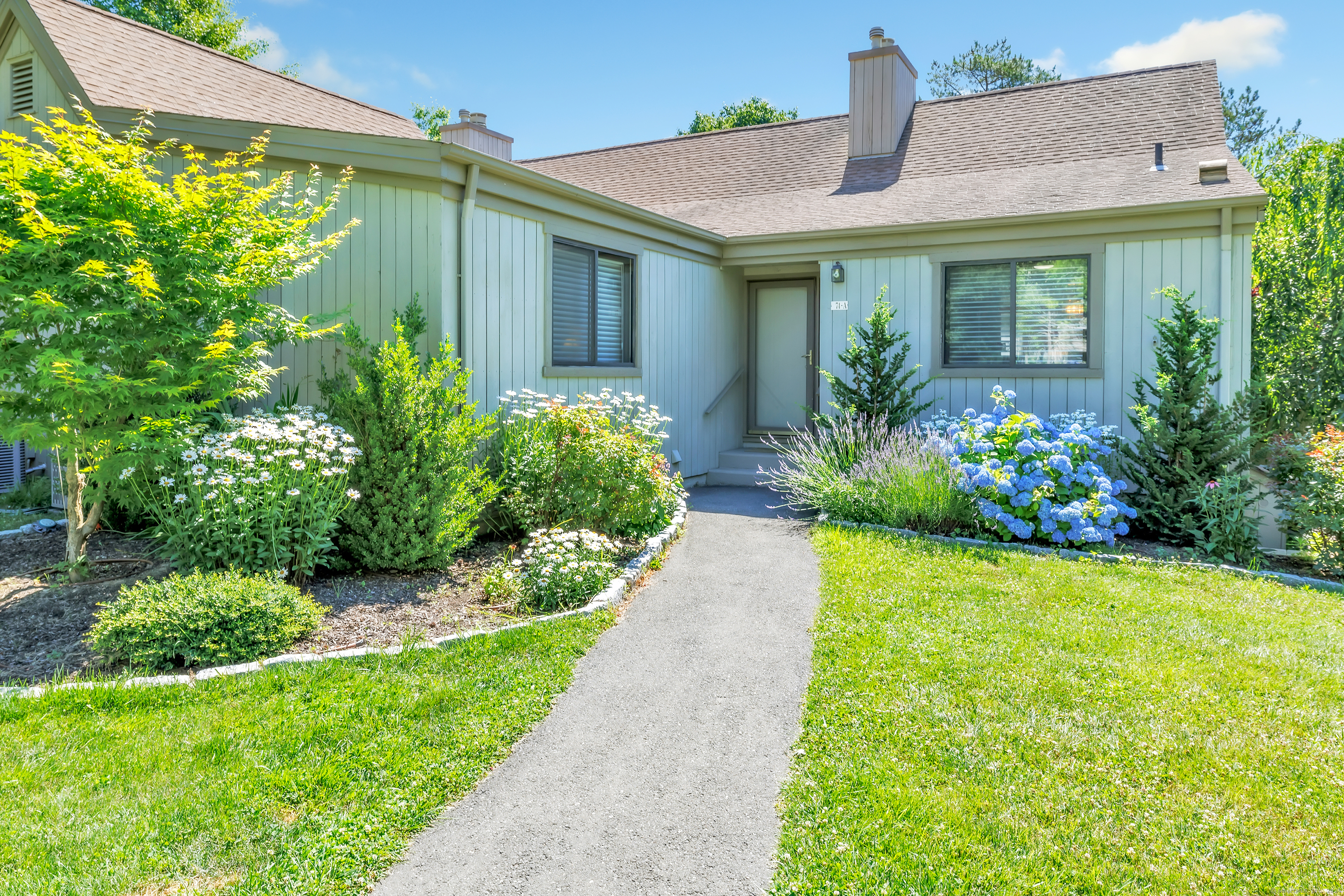 74 Dakota Lane Stratford CT 06614