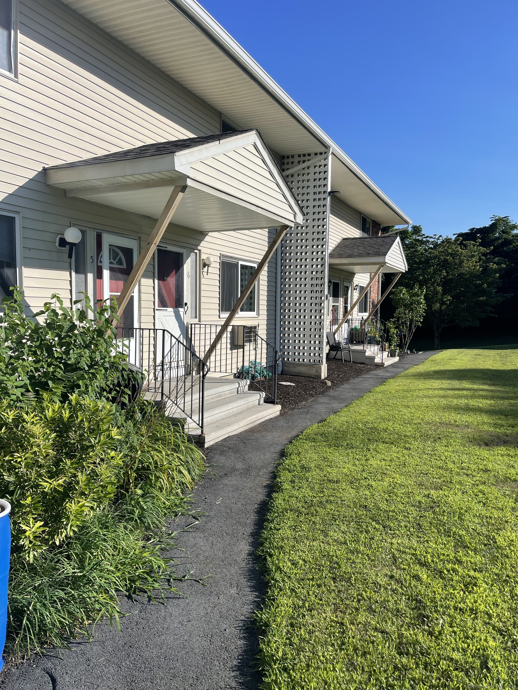 Harry Brook Village New Milford CT 06776