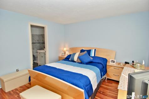 109 Greens Loop Cheshire CT 06410