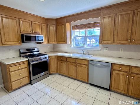 10 Dibble Hollow Lane Windsor Locks CT 06096