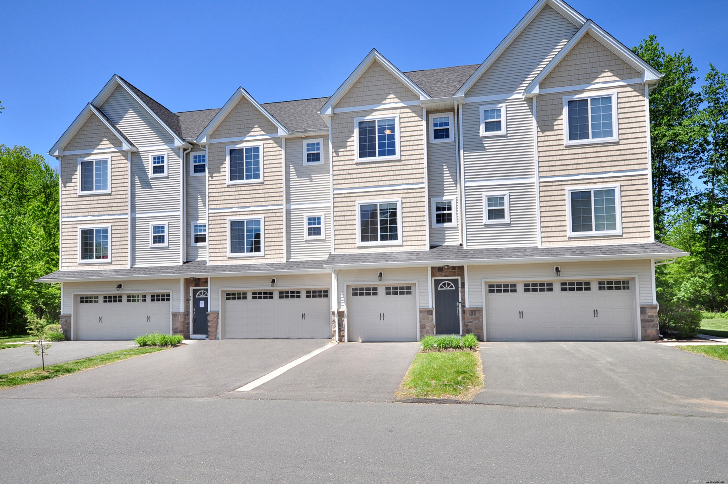 77 Lexie Lane South Windsor CT 06074