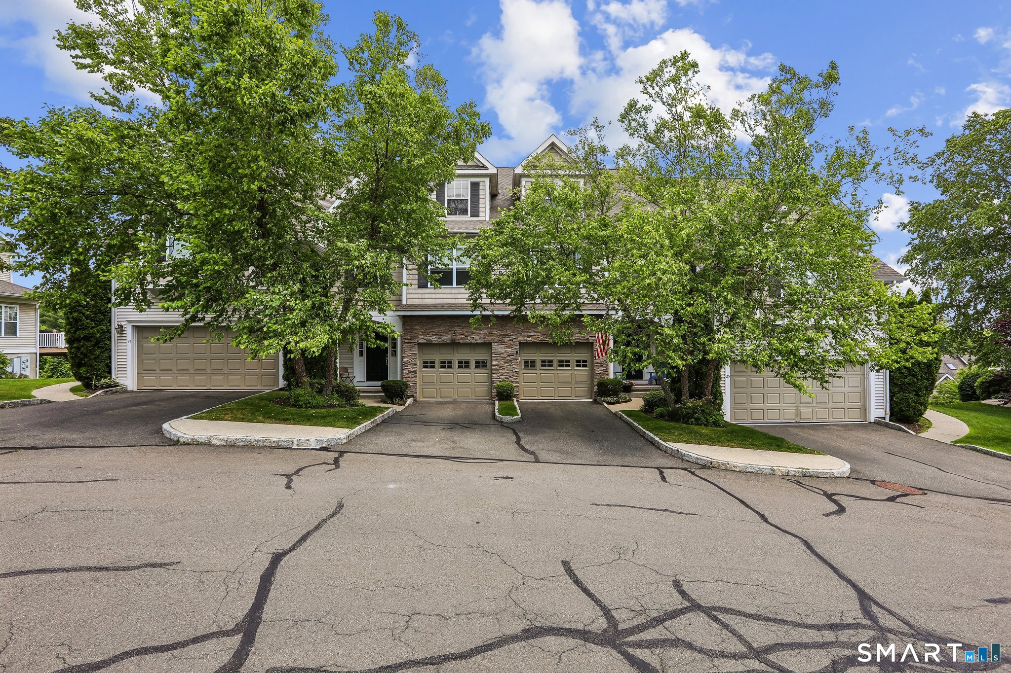 27 Maura Lane Danbury CT 06811