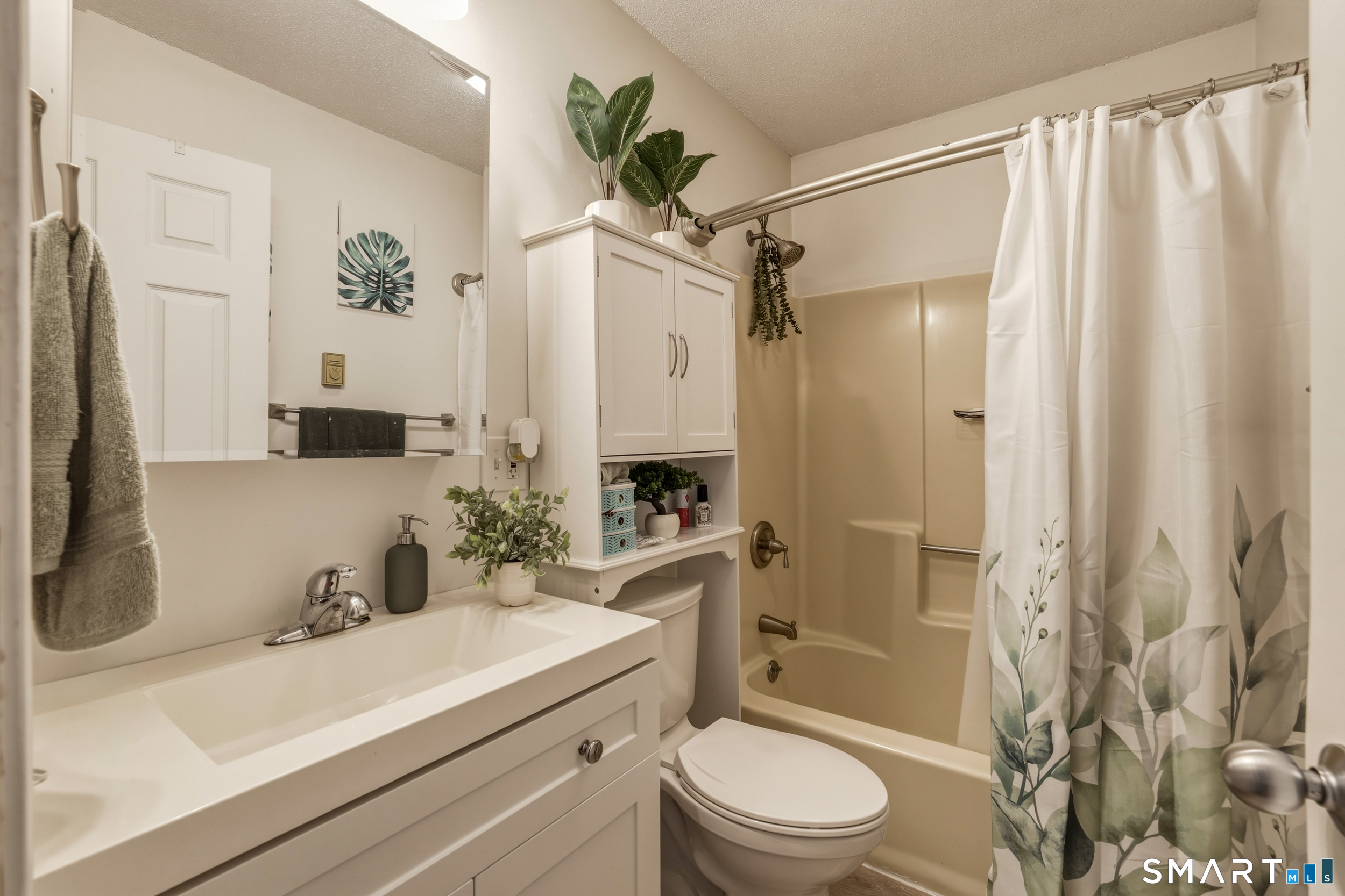 8 Concorde Way Windsor Locks CT 06096