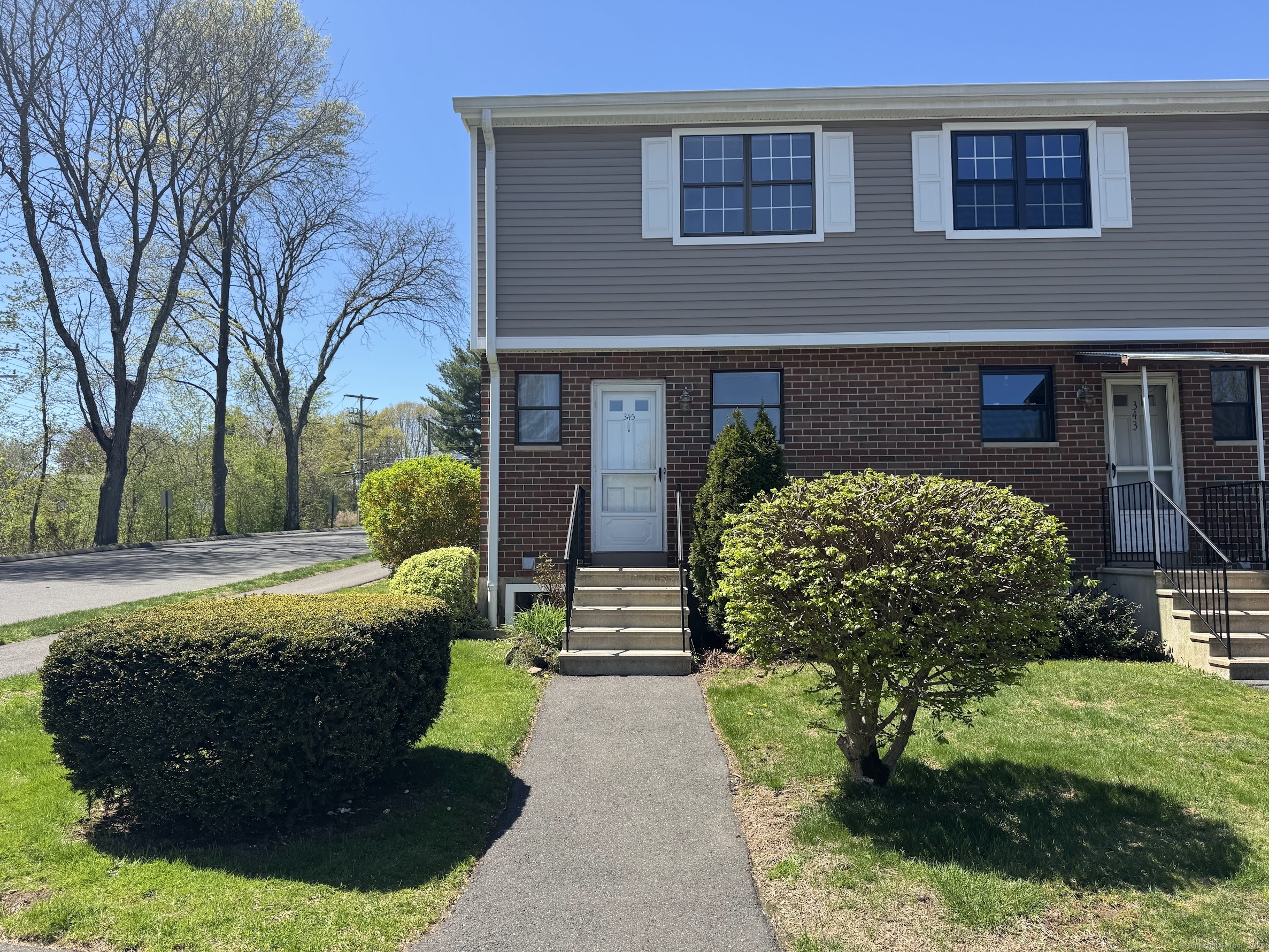 345 Hampton Court Newington CT 06111
