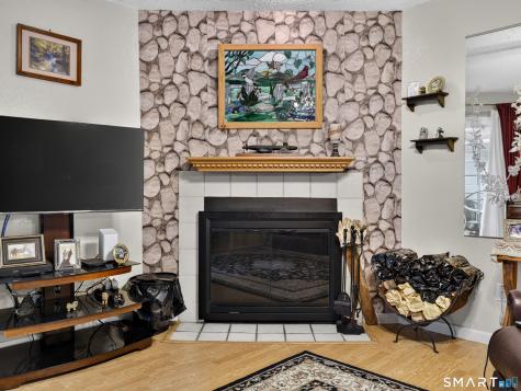 87 Leafwood Lane Groton CT 06340