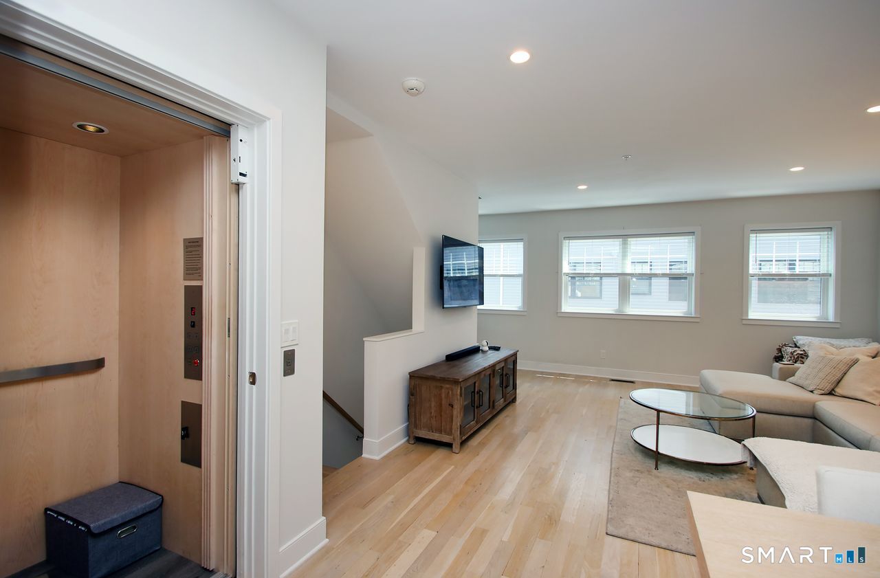 25 Beaumont Street Fairfield CT 06824