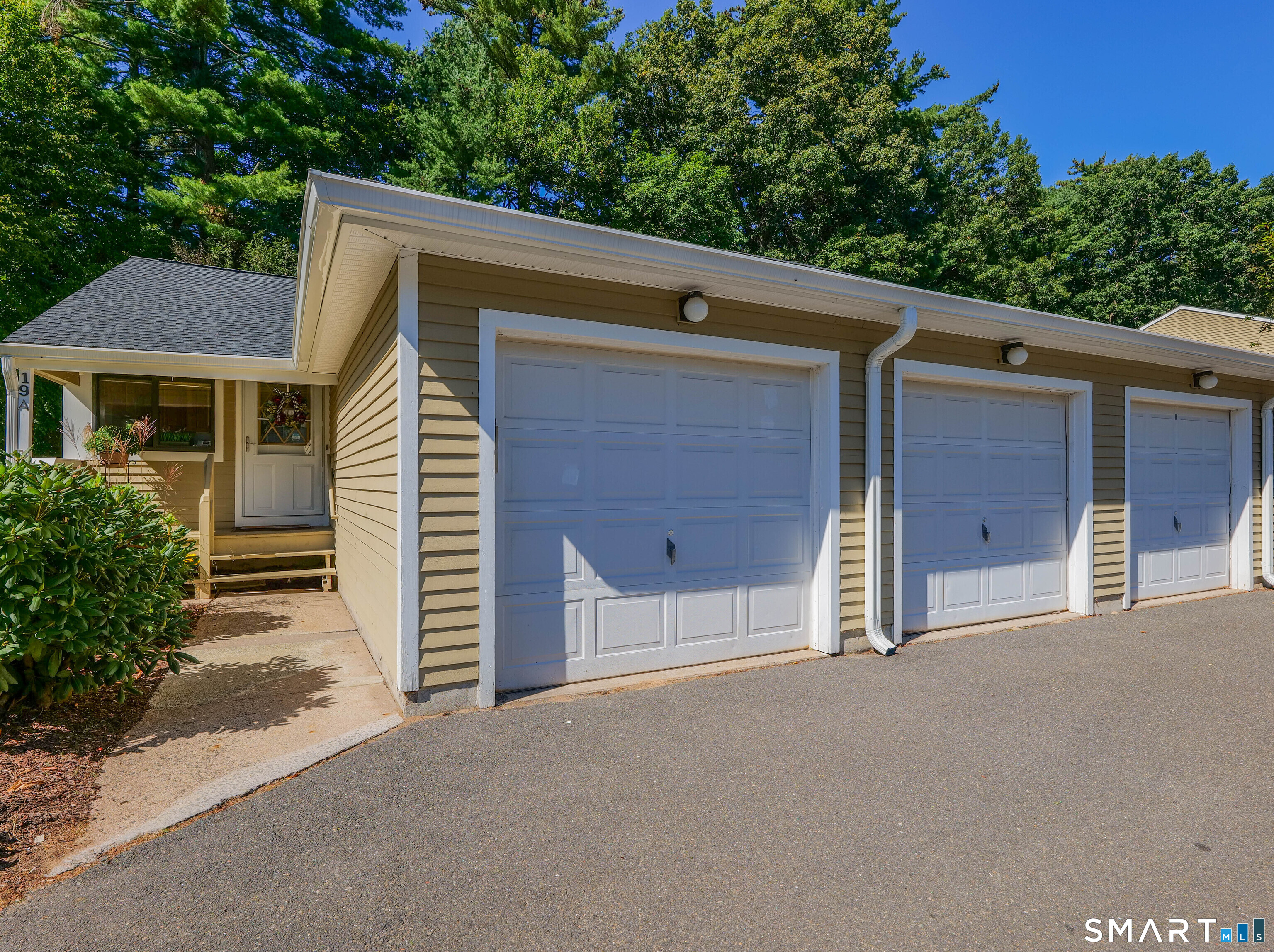 19 Wiggins Farm Drive Simsbury CT 06070