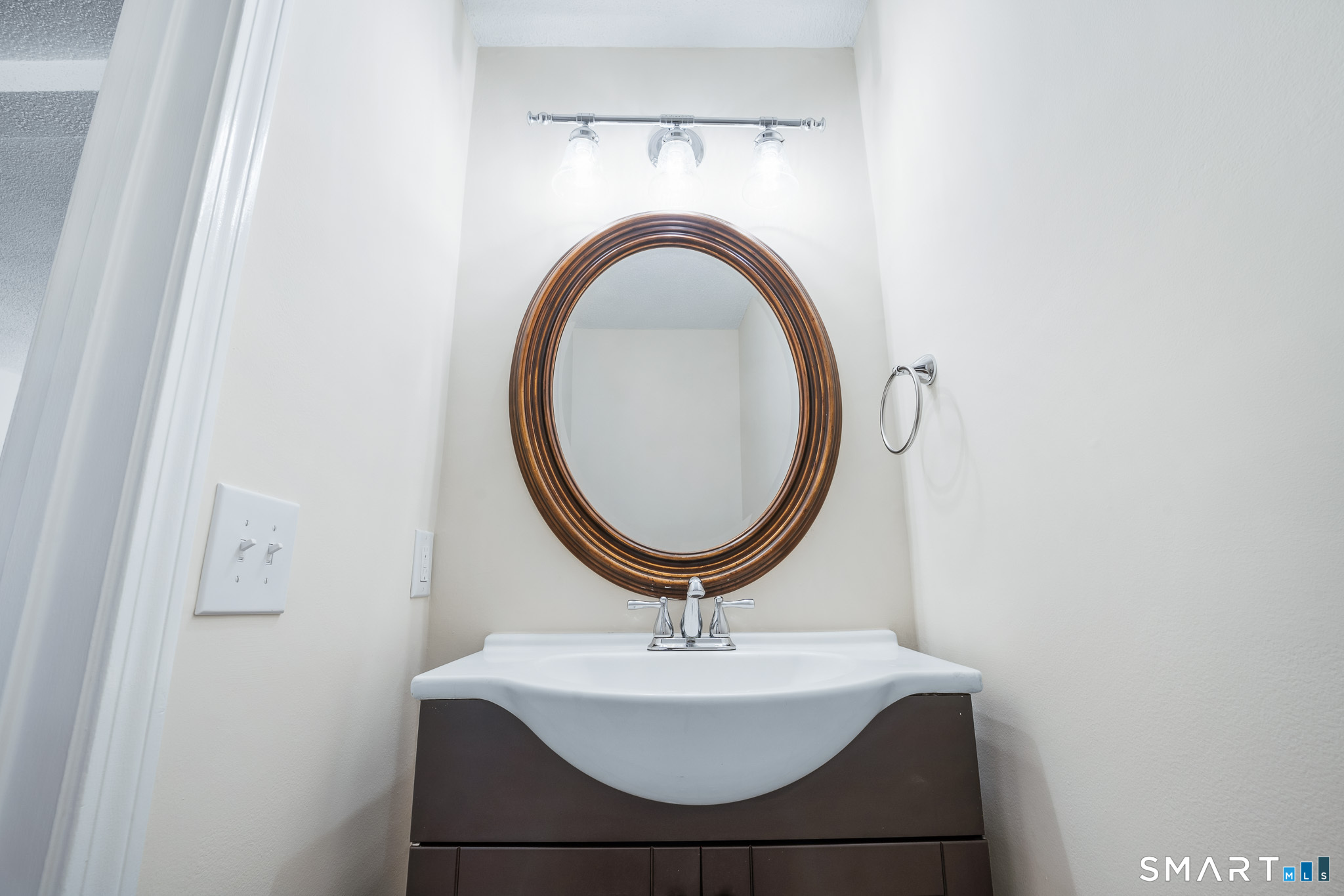 22 Pebble Court Newington CT 06111
