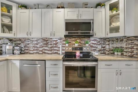 6 Mckenna Drive Middletown CT 06457