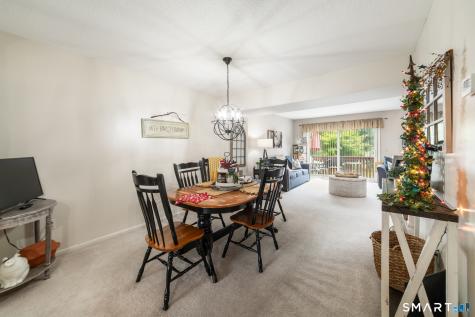 2 Whirling Dun Canton CT 06019