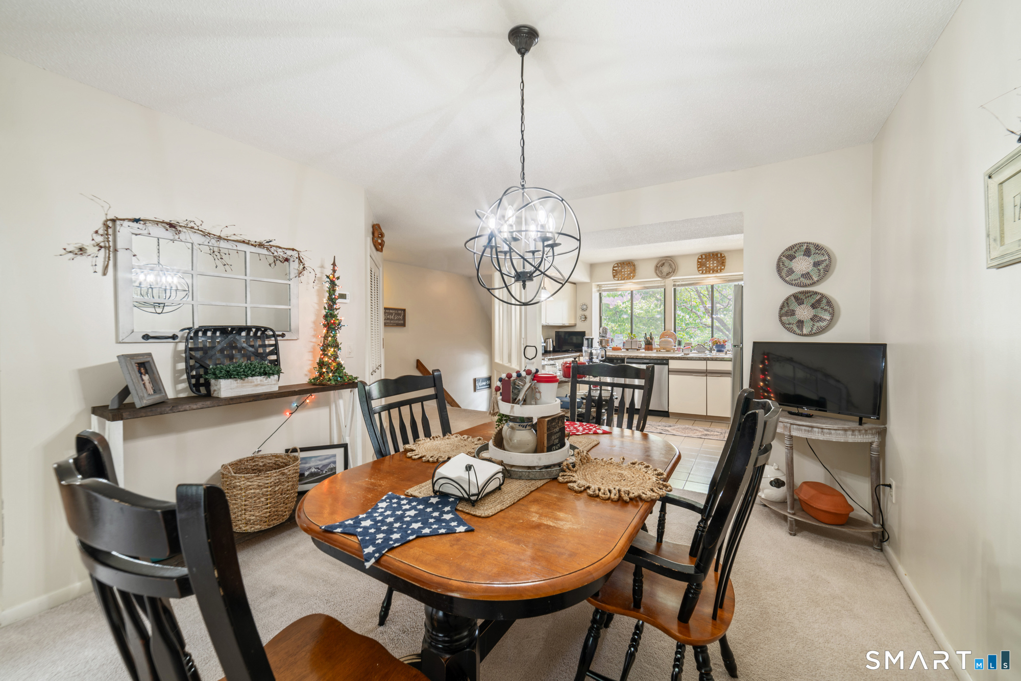 2 Whirling Dun Canton CT 06019