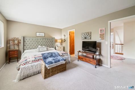 2 Whirling Dun Canton CT 06019