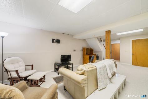 2 Whirling Dun Canton CT 06019