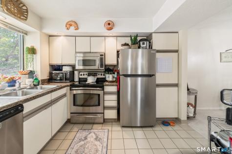 2 Whirling Dun Canton CT 06019