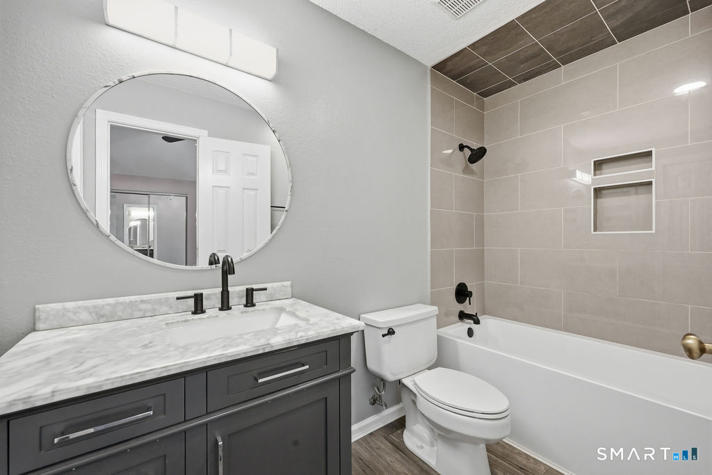 198 Carriage Crossing Lane Middletown CT 06457